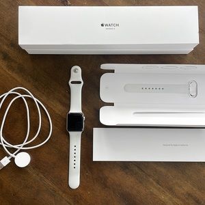 Apple Watch Series 3 38mm Silver Aluminum White Sport Band (GPS)